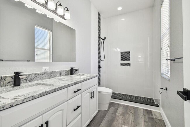 Building Photo - 6644 Country Club Rd