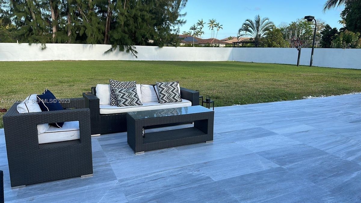 Building Photo - 15 SW 124th Ave