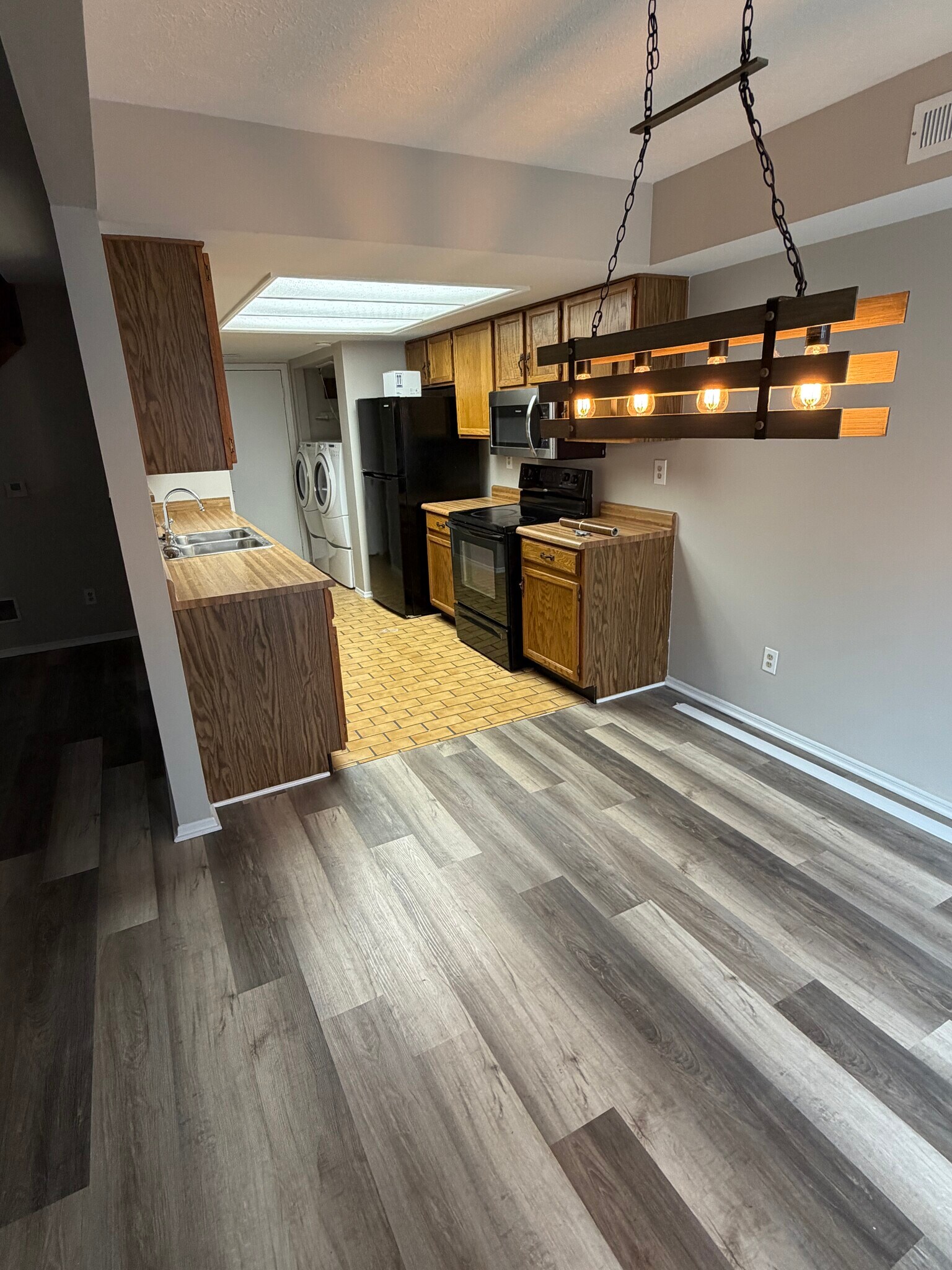 Building Photo - 1492 Sanzon Dr