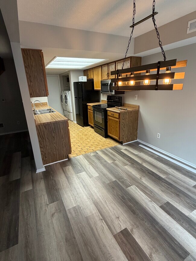 Building Photo - 1492 Sanzon Dr