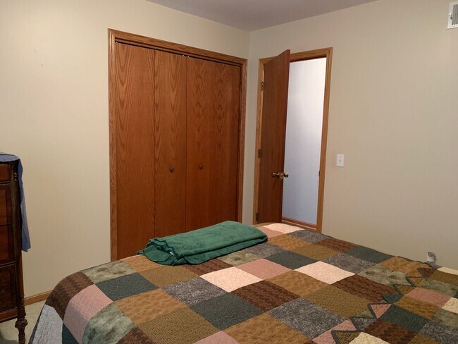 Building Photo - Executive 3 Bedroom Home