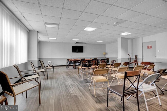 Building Photo - 4401 Roland Ave