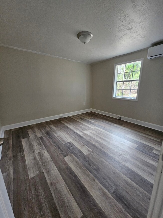 Building Photo - 1343 E Duval St