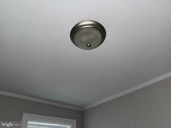 Building Photo - 645 E High St