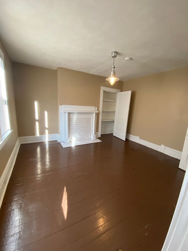 Building Photo - Now showing, Updated 3BR 2 Full Bath house...