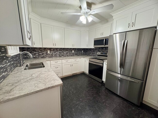 Building Photo - 3 Bedroom 2 Bathroom Cape Cod Available in York!