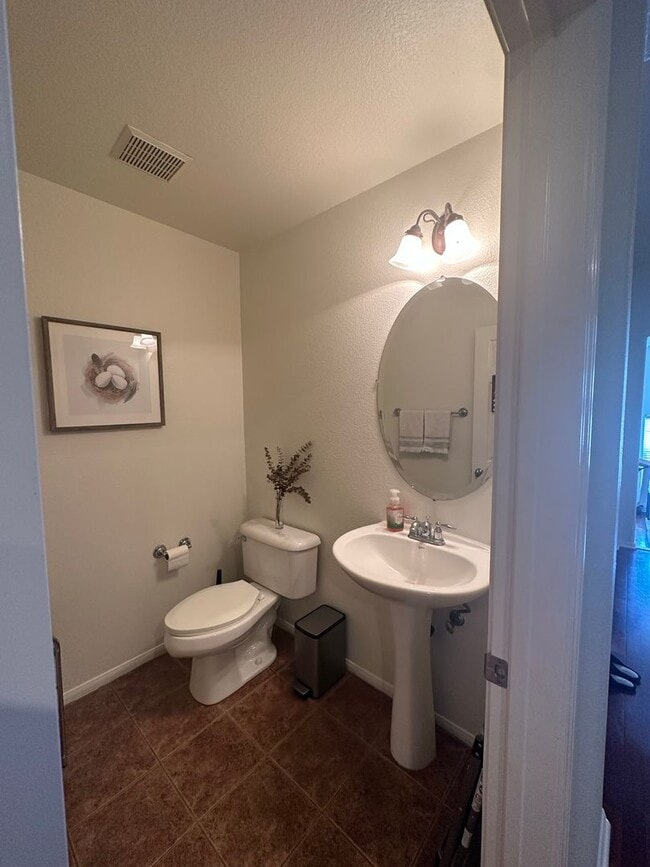 Building Photo - Stunning 3-Bedroom, 2.5-Bath Townhome in the Heart of Torrey Highlands – A Must-See!