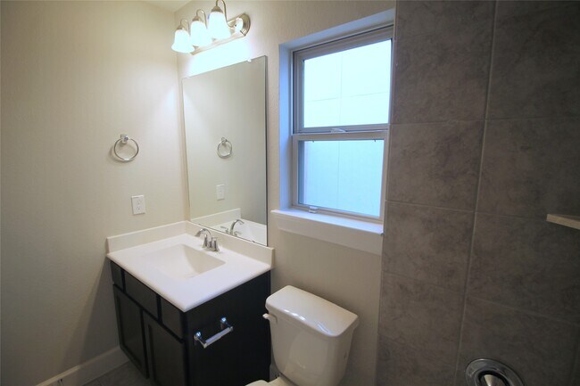 Building Photo - 11917 Oakmont Valley Trace