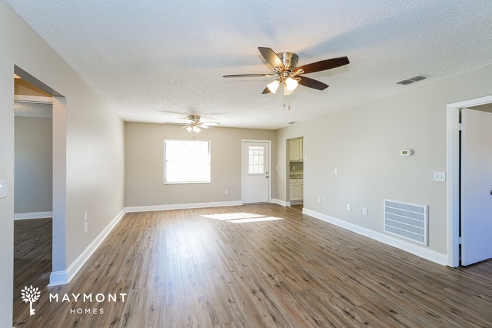 Building Photo - 2302 Maple Hl Dr