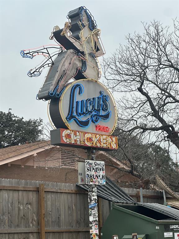 Building Photo - 2215 Post Rd