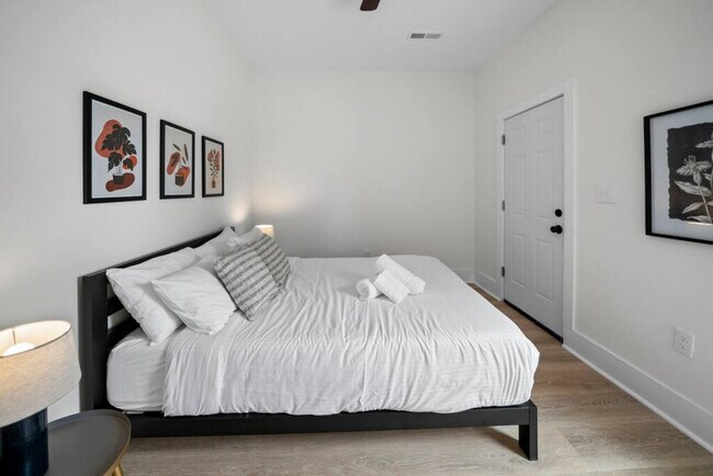 Building Photo - 704 Wayne St