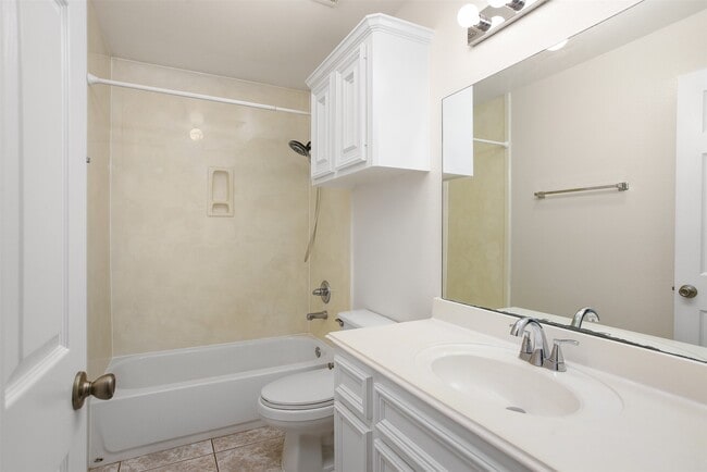 Building Photo - 3727 Clover Meadows St