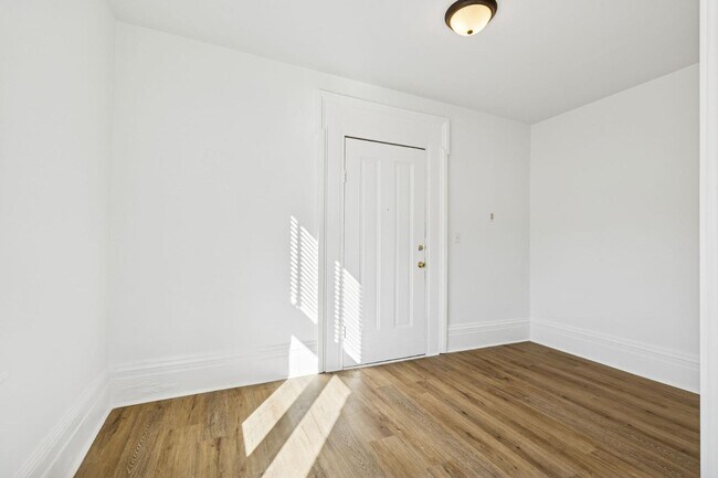 Building Photo - 302 N Church St