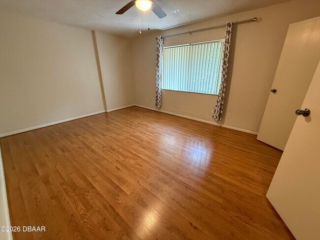 Building Photo - 3 Glen Arbor Park