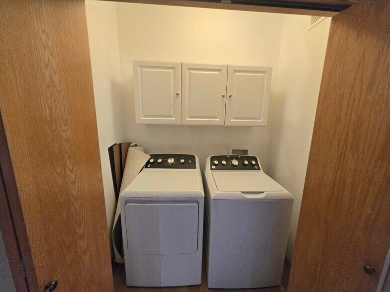 Building Photo - 950 67th St