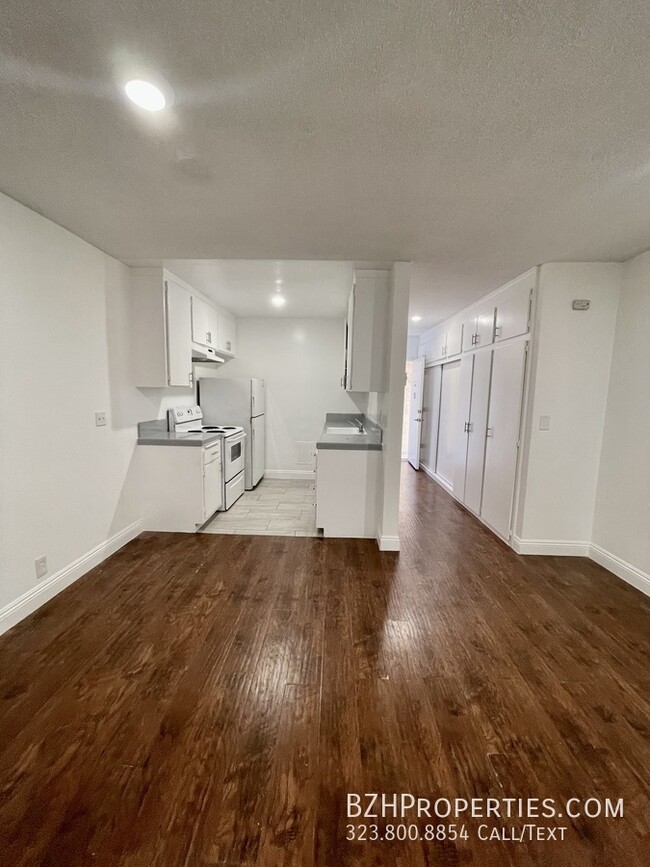 Building Photo - Beautiful 1 Bedroom in Prime Hollywood