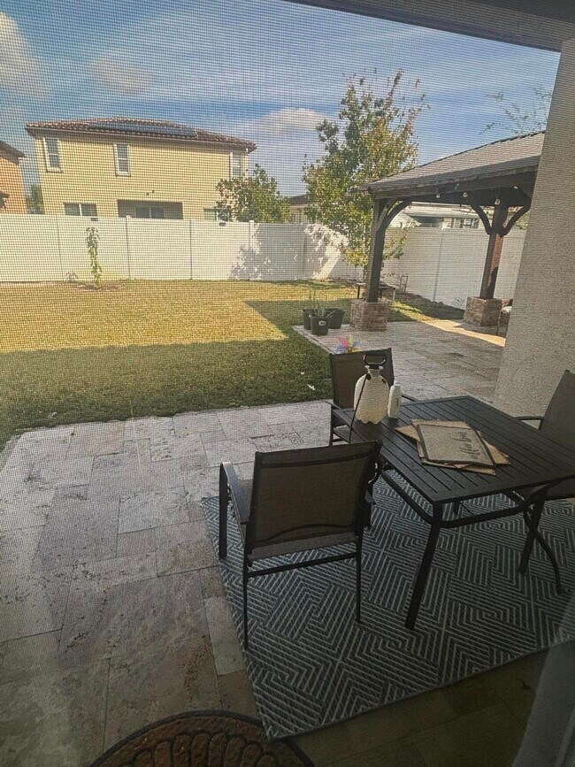 Building Photo - 8010 NW Greenbank Cir