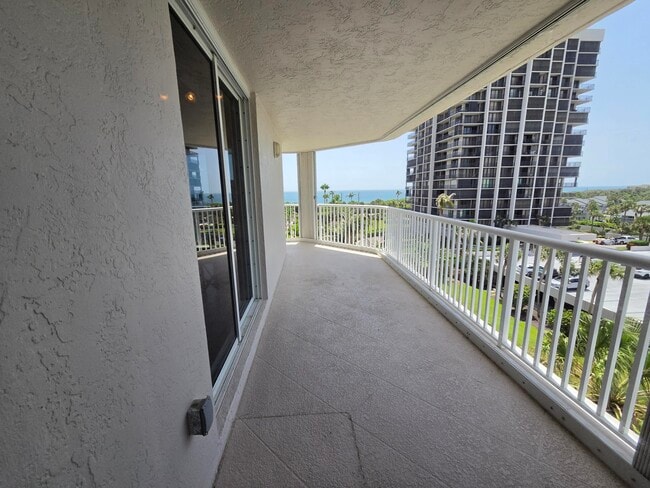 Building Photo - 5049 N Hwy A1A