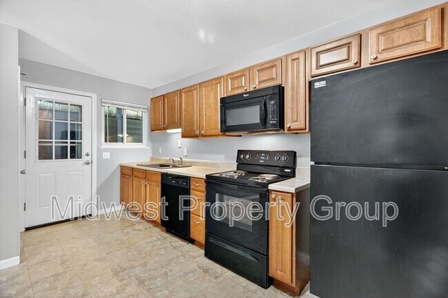 Building Photo - 4 Saratoga Ct