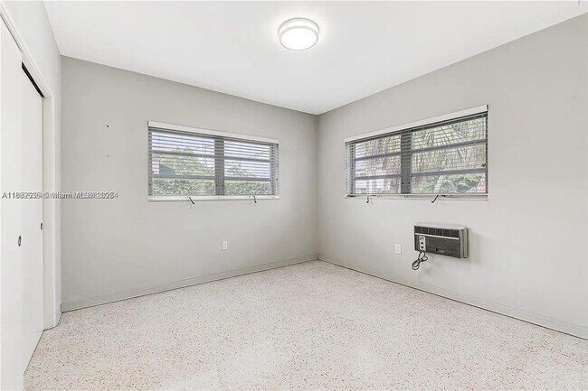 Building Photo - 260 SW 31st Ct