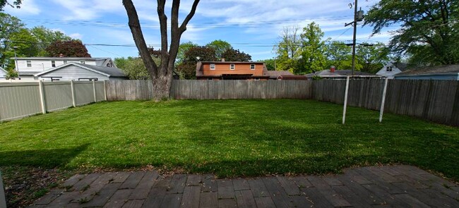 Building Photo - 991 Suburban Dr