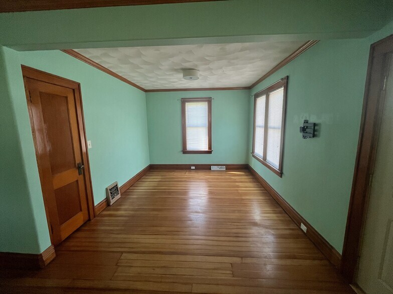 Building Photo - 2733 Elm St