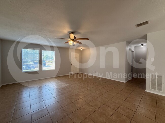 Building Photo - 4240 Hunters Creek Dr