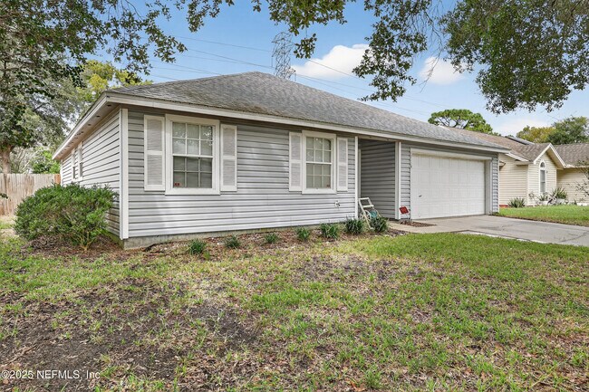 Building Photo - 12119 Cancun Dr