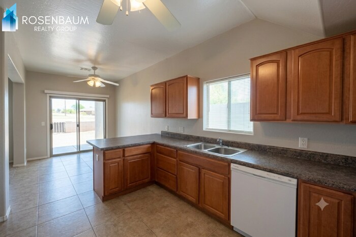 Building Photo - 15237 S Moon Valley Rd