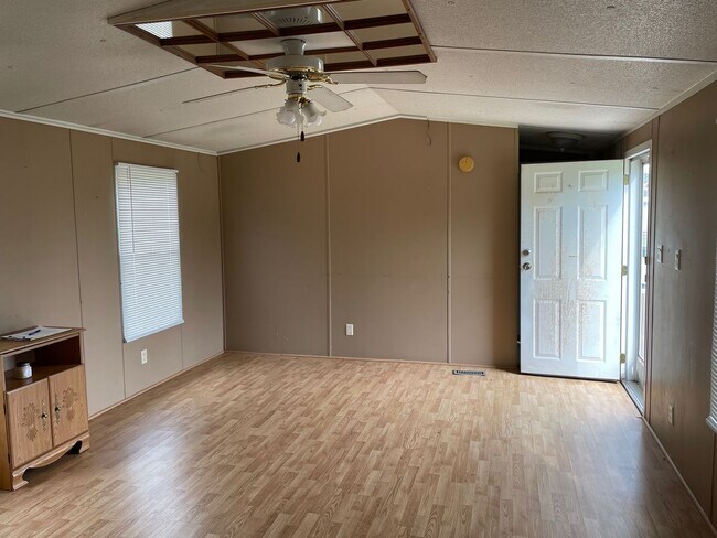 Building Photo - 2 bed, 2 bath mobile home located in the Denton area!