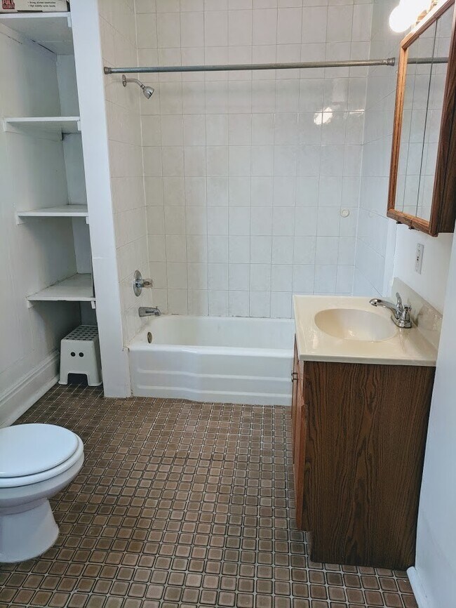 Building Photo - 5526 Howe St