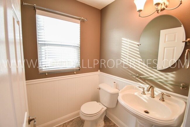 Building Photo - 4 Bedroom 3 Bath Home 3 Car Garage with large fenced in yard in Waukee