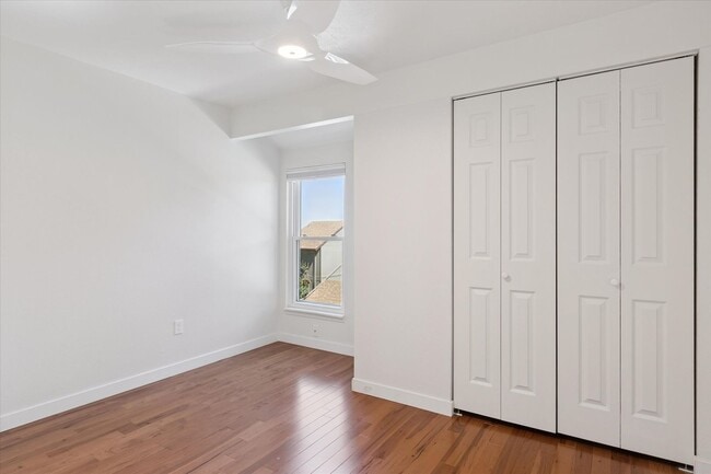 Building Photo - (PRICE DROP) Beautiful & Large 4-Bd 2.5-Ba...