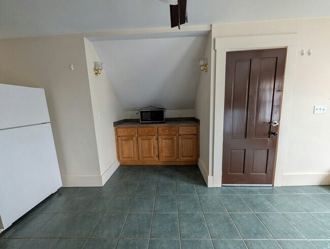 Building Photo - 275 Elm St