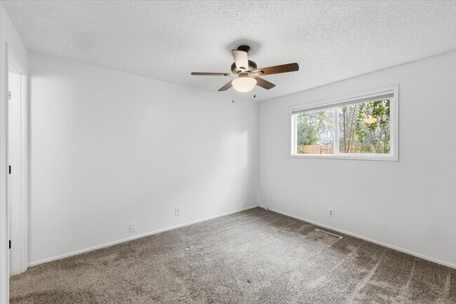 Building Photo - 2500 Alma Dr