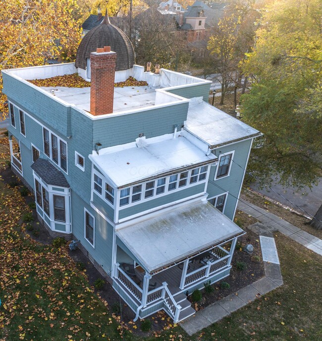 Building Photo - 398 W 5th Ave