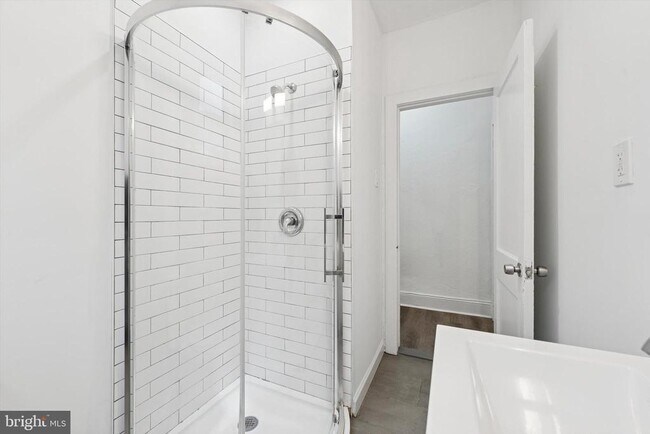 Building Photo - 334 Lombard St