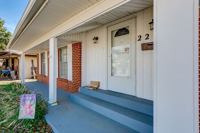 Building Photo - Spacious 4-Bedroom Home in Mature Neighborhood