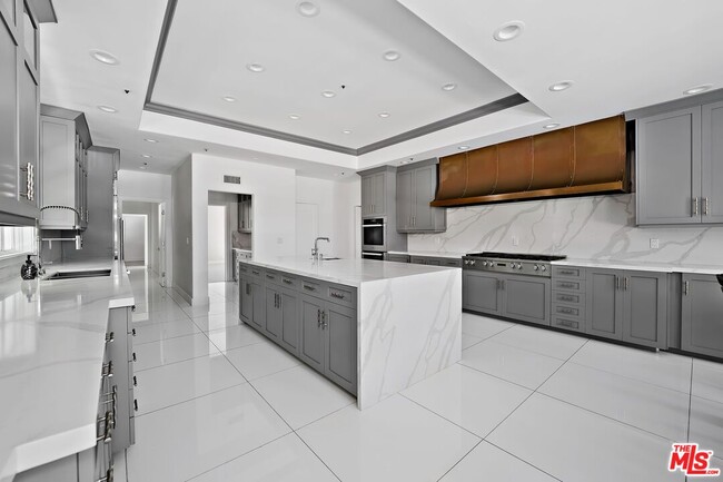 Building Photo - 2387 Stratford Cir