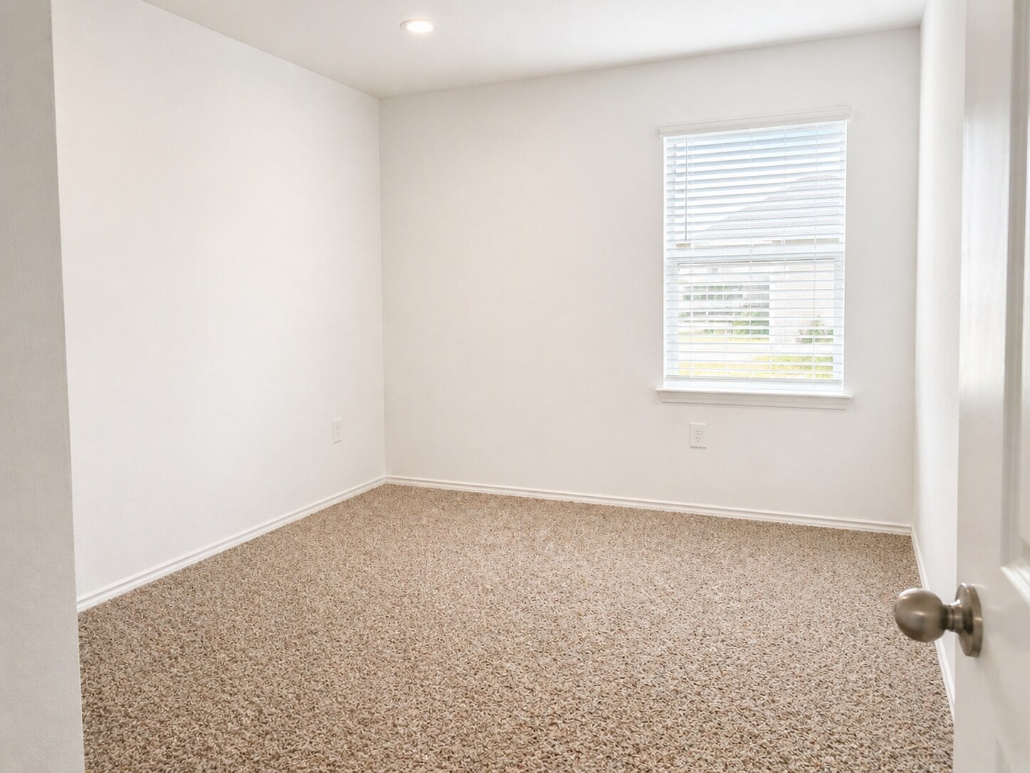 Building Photo - 5207 Twin Acorn Ct