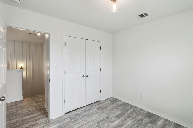 Building Photo - 137 Preston Trail