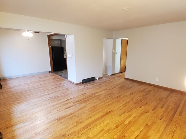 Building Photo - Brown Deer 3 bedroom ranch
