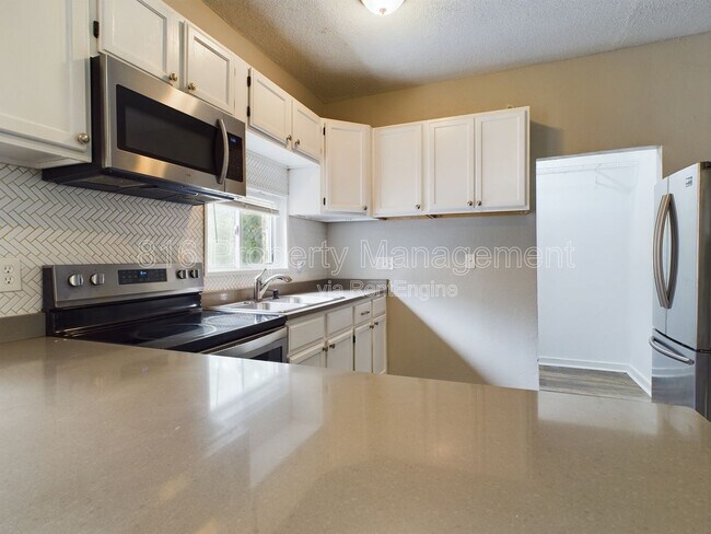 Building Photo - 5218 Highland Ave