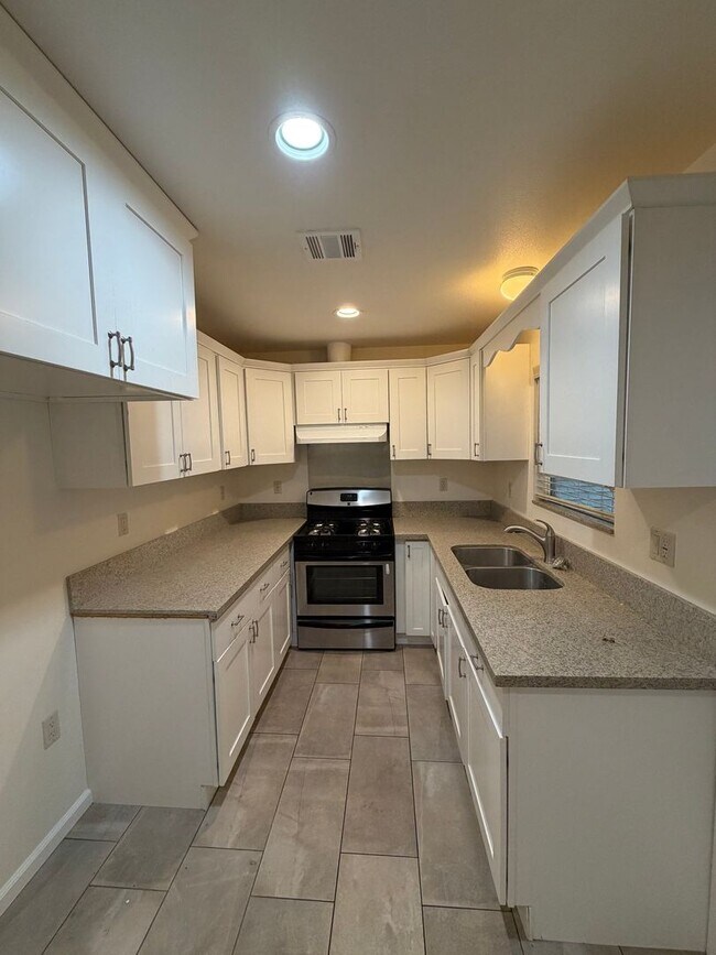 Building Photo - 1630Lynd