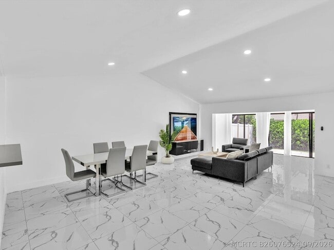 Building Photo - 21578 Altamira Ave
