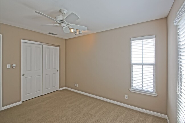 Building Photo - BEAUTIFUL, BRIGHT & AIRY, 3BR2.5BA TOWNHOME ON THE WESTERN-MOST CORNER/END OF THE EXCLUSIVE 1800 ...