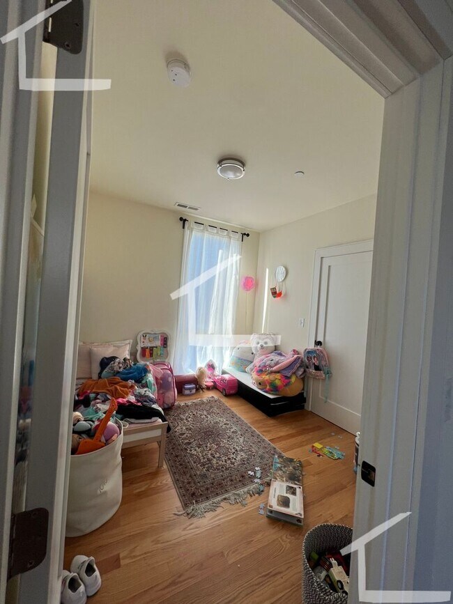 Building Photo - HOT BROOKLINE LISTING!!!!!