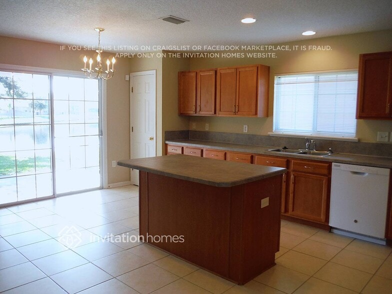 Building Photo - 12341 Deersong Dr