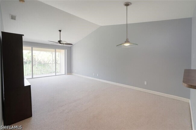 Building Photo - 700 Luisa Ln