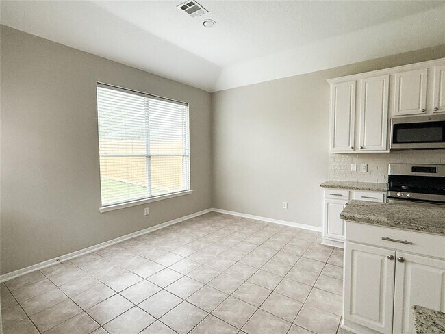 Building Photo - 10114 Willow Crossing Dr